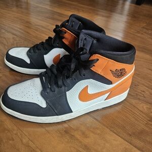 Nike Mens Air Jordan 1 Mid 'Shattered Backboard' size 11 Shoes